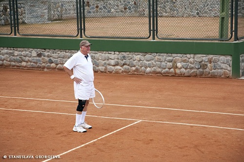 Maya, Bruce and Linda playing tennis 